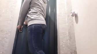 Lesbian_illusion ласкает свой потекший клитор