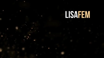 lisafem ласкает свою пилотку