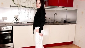 susanhuynh_11042023_0255_female_chaturbate_3