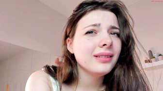 apple_tincture_10042023_1759_female_chaturbate_4