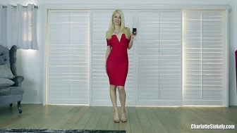 Charlotte Stokely Заткнули на снобистской вечеринке