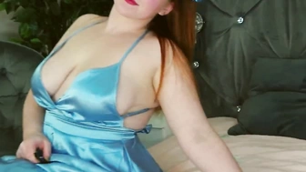 ginny ginger трогает свою влажную дырочку промеж ног