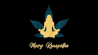 Mary_Konopelka отдыхает голяка перед камерой