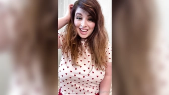 beayork изящно подрочила и получила токены