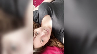 beayork ласкает себя в онлайне