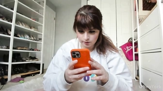 beayork ласкает свое тело