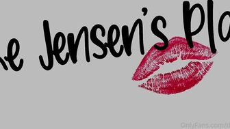 thejensensplay вывалила свой секель и начала его теребонькать