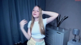 hug_honestly_27112023_1107_female_chaturbate_4