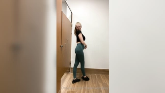 thejensensplay ласкает свою пилотку