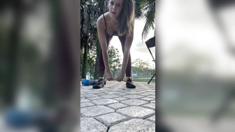 thejensensplay проникает пальчиком в свою киску