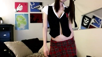 AnabelleLeigh (aka Anabelle Leigh)  жарит свою пизду во фри