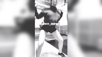 Fithotwifey изящно трахнула свою вульву