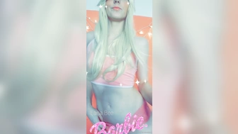 LanaBee_XO пустила пальчики в дело