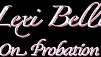 Lexi Belle дрочит свою пилотку в удобной позе