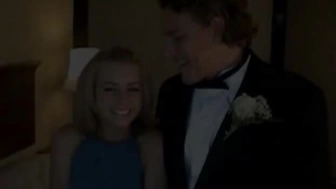 Lexi Belle играет с своей не дотраханной пилоткой