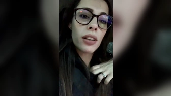 Nikita Bellucci отменно подрочила и кончила как дикуха