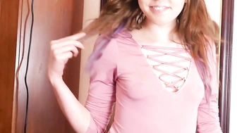 RebeccaStilles69 шлюшка трогает свое тело