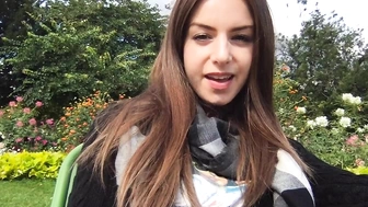 Stella Cox всунула вибратор в очко