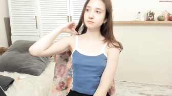 petracannon_04012024_2252_female_chaturbate_2_2