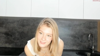 leilagillim_10022024_2345_female_chaturbate