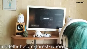 Forest Whore _18 — Anal fisting while playing video game [2019-10]