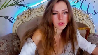 AbbyWast_ трогает себя в онлайне