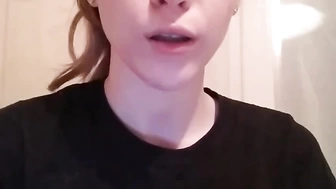 Sweetums777 выдрачивает пальчом дырочку