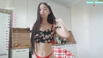 mein_keen 02-March-2024 Spreads Her Buns