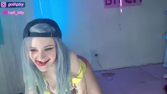 lilly_pilly naughty bitch caresses big tits