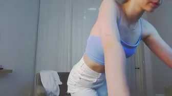 just_kiki_ mature chick pulls pussy