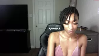 sexyslimjayyy fiercely jerking off her fat pussy