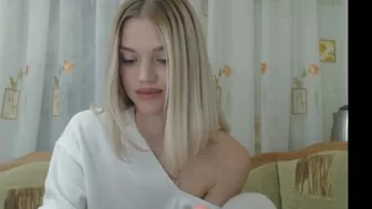 qeensgambit busty blonde hot jerks off her cunt