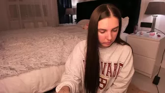 _goalexgo_ sweet babe masturbates on the bed