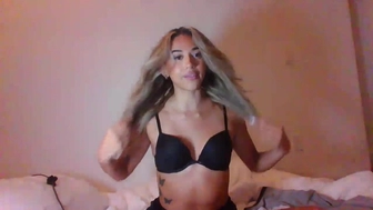 Kikigrayy (Chaturbate) Nov-2024 Public Chat Show