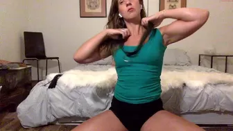 arigoessolo sexy lady fucks shaved holes