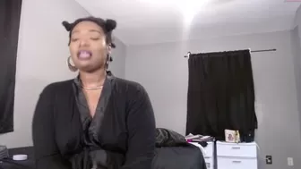 amyknightington busty chick masturbates shaved pussy