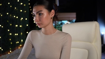 Yvetta (Chaturbate) Girl Shows Shaved Vulva December-2024