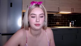 fabulous_l luxurious bitch in no hurry to undress