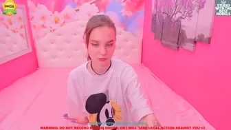 emily__coy pretty mare fucked by sex machine