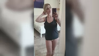 katy hartlova burning leggy babe pulls clit