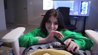 Hannah Owo Onlyfans May-01-2025 Plays Her Nipples