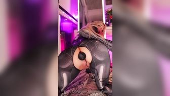 Waifumiia Onlyfans 14-July-2025 Es schien als hätte sie zwischen ihren Beinen eine Anal-Show mit ihrem Freund gehabt