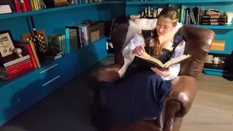akadanidaniels modest model posing in fries