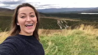 akadanidaniels marvelous babe shows off a gorgeous bosom