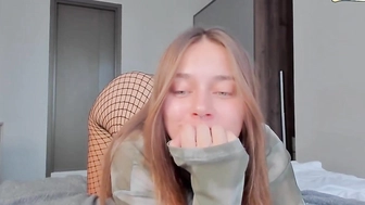 Chaturbate Eleonora_linn vulva in fishnets 27-08-2025