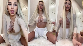 Vika_Devil Chaturbate plays her clit 2026