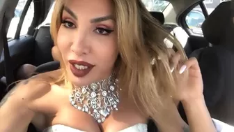 Eva Paradis Busty female