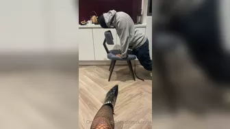 Mistress Karina jerking off the clit on the bed