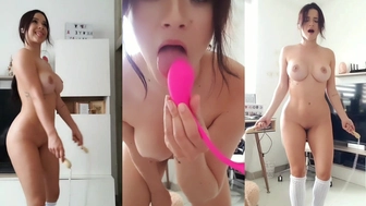 Melwood Onlyfans Caresses The Clitoris