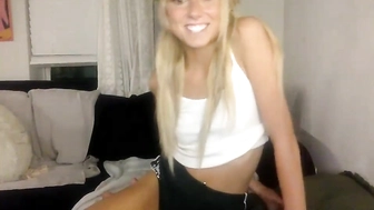 Twofrens chaturbate flash her pussy
